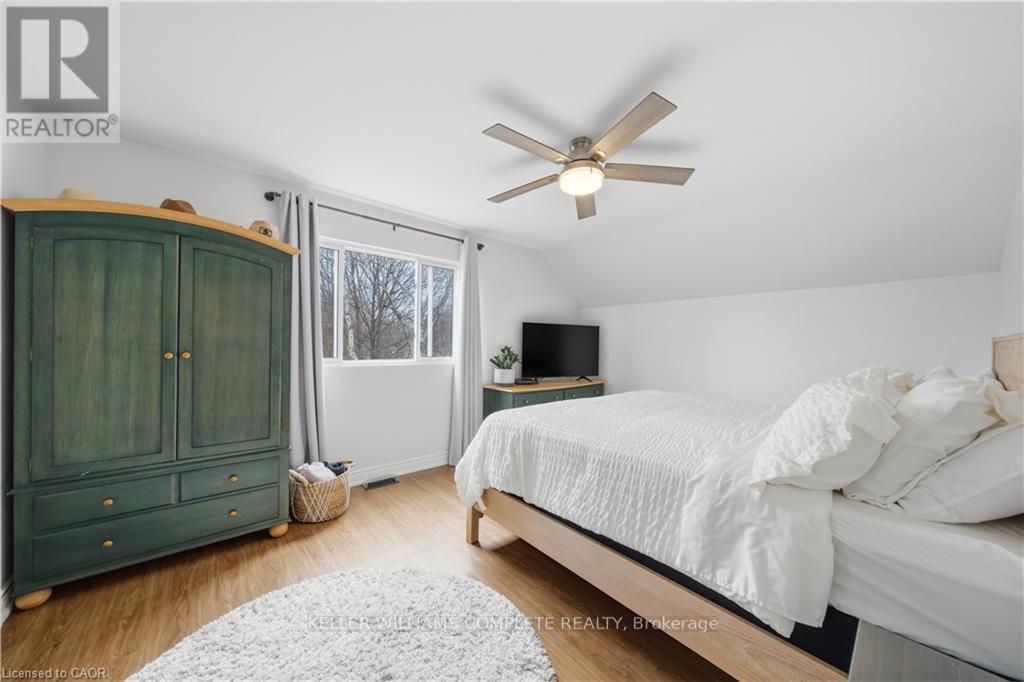 191 Bell Avenue, Hamilton, ON - Indoor Photo Showing Bedroom