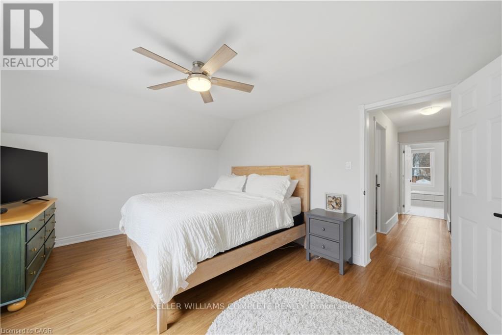 191 Bell Avenue, Hamilton, ON - Indoor Photo Showing Bedroom