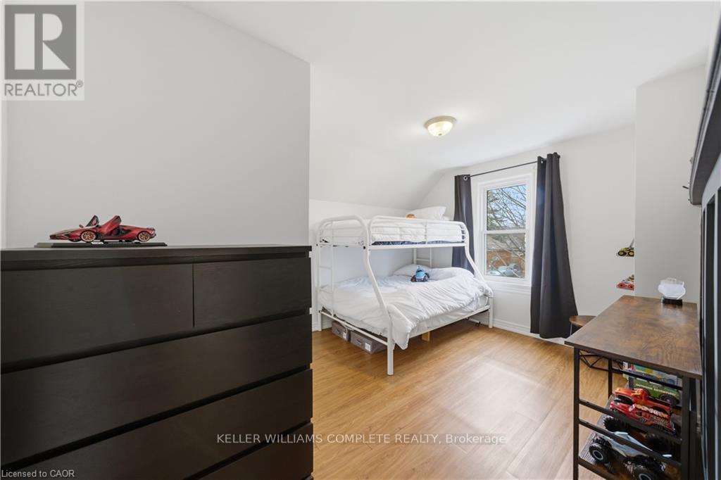 191 Bell Avenue, Hamilton, ON - Indoor Photo Showing Bedroom