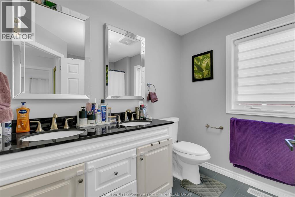 1444 Norman, Windsor, ON - Indoor Photo Showing Bathroom