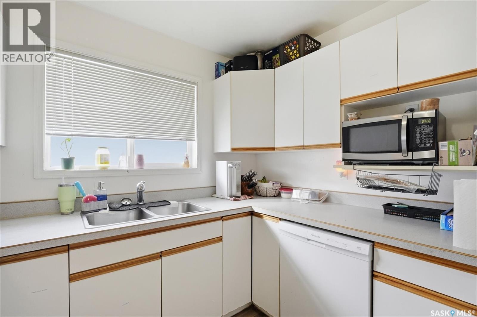 114 - 116 Barber Crescent, Saskatoon, SK - Indoor Photo Showing Kitchen With Double Sink