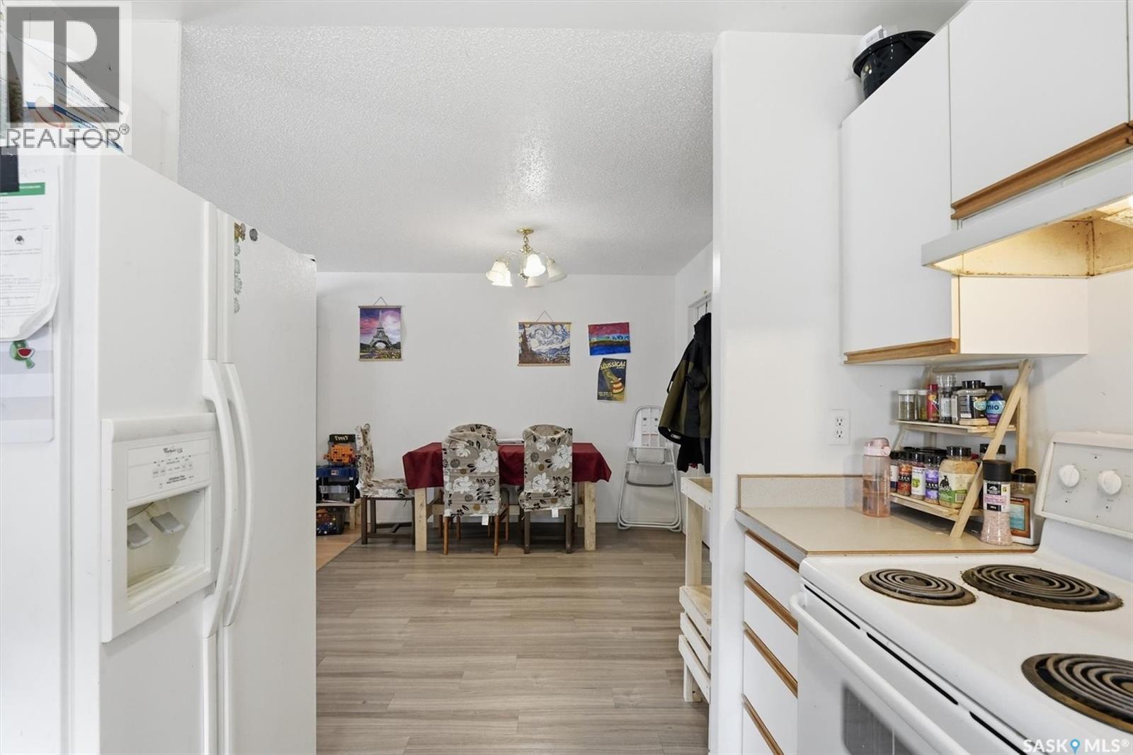 114 - 116 Barber Crescent, Saskatoon, SK - Indoor Photo Showing Kitchen