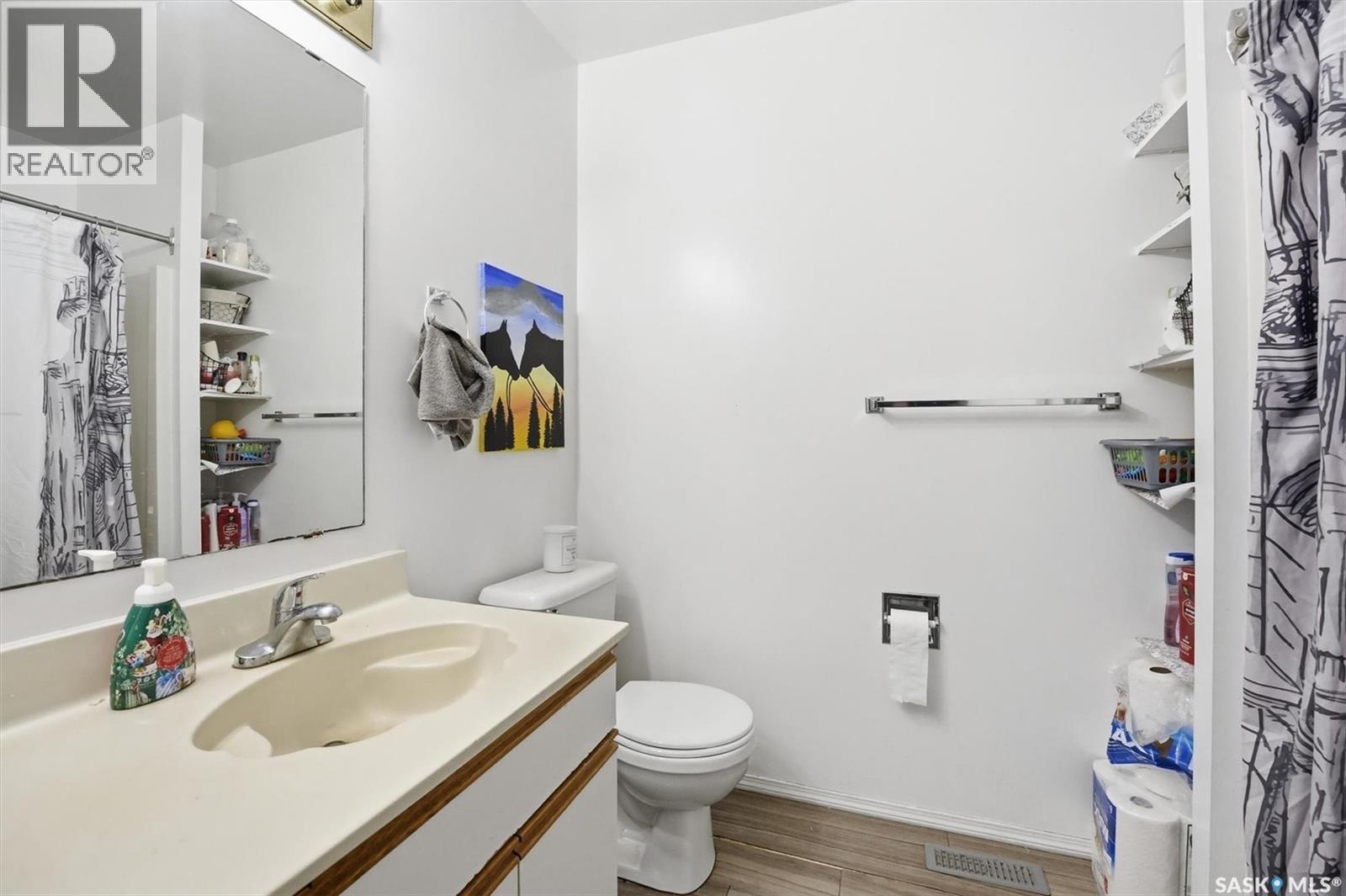 114 - 116 Barber Crescent, Saskatoon, SK - Indoor Photo Showing Bathroom