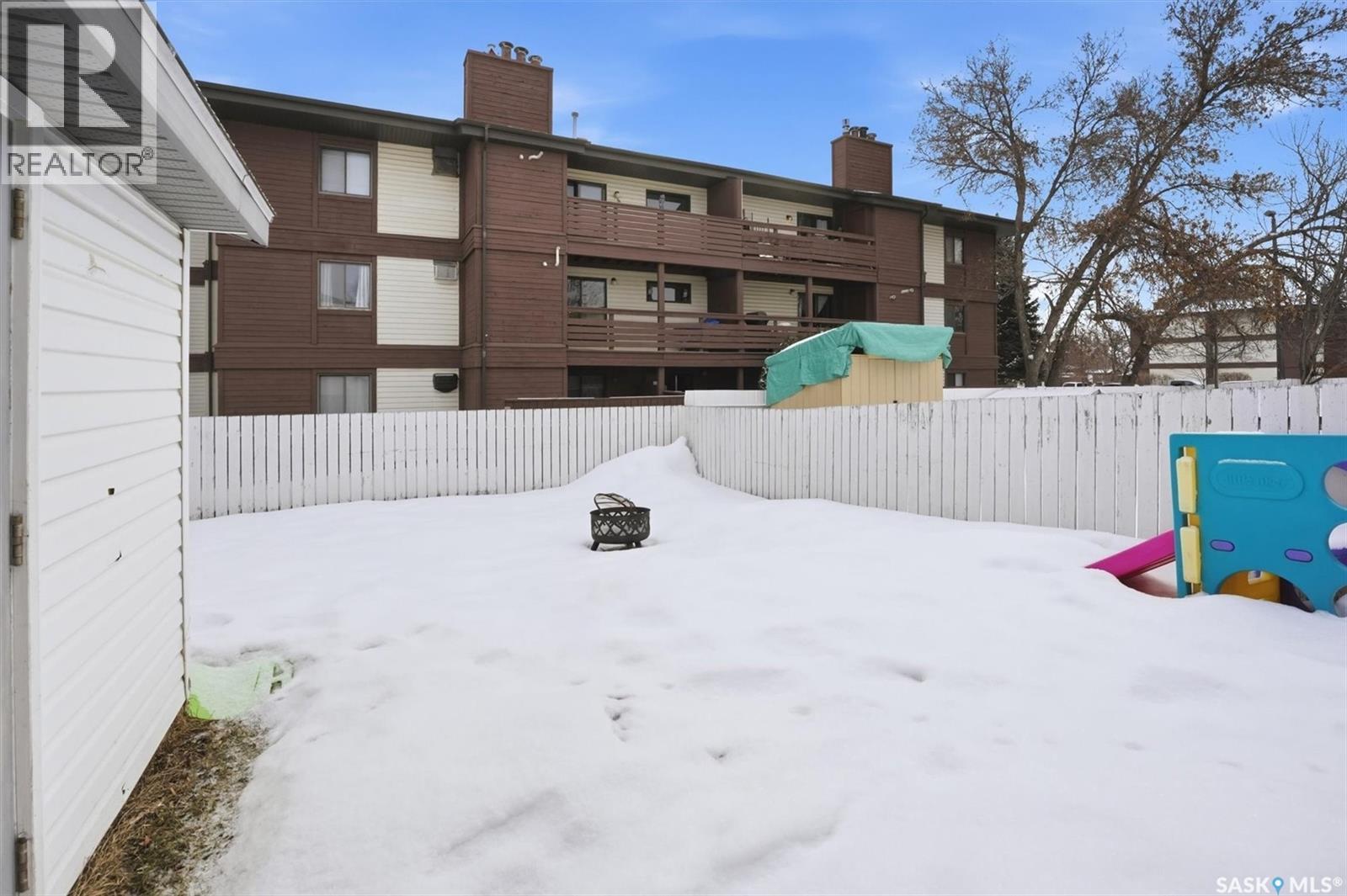 114 - 116 Barber Crescent, Saskatoon, SK - Outdoor