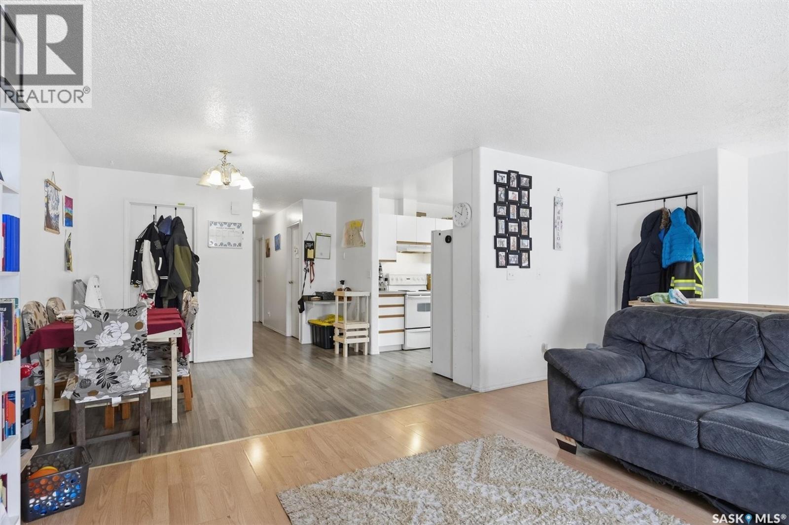 114 - 116 Barber Crescent, Saskatoon, SK - Indoor Photo Showing Living Room