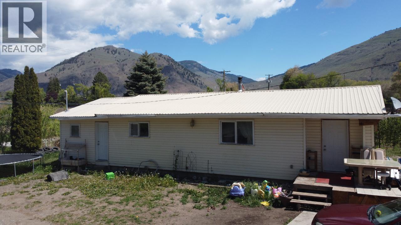 696 Lowe Drive, Cawston, BC