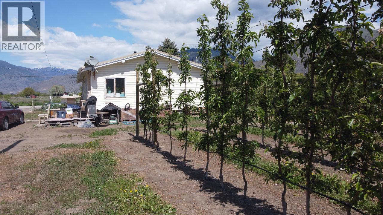 696 Lowe Drive, Cawston, BC