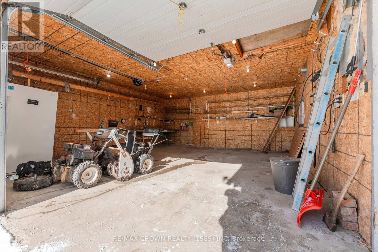 30 Pine Crescent, Kapuskasing, ON - Indoor Photo Showing Garage