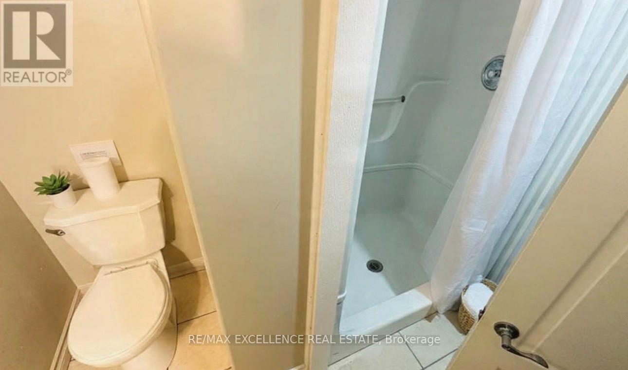 Bathroom - Lower unit - 35 Siebert Avenue, Kitchener, ON - Indoor Photo Showing Bathroom
