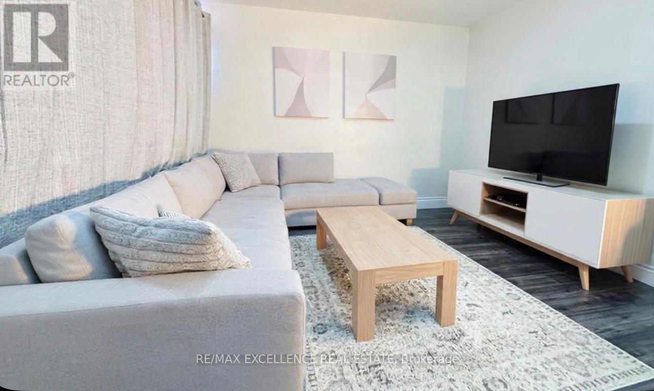 Living Area - Main Floor - 35 Siebert Avenue, Kitchener, ON - Indoor Photo Showing Living Room