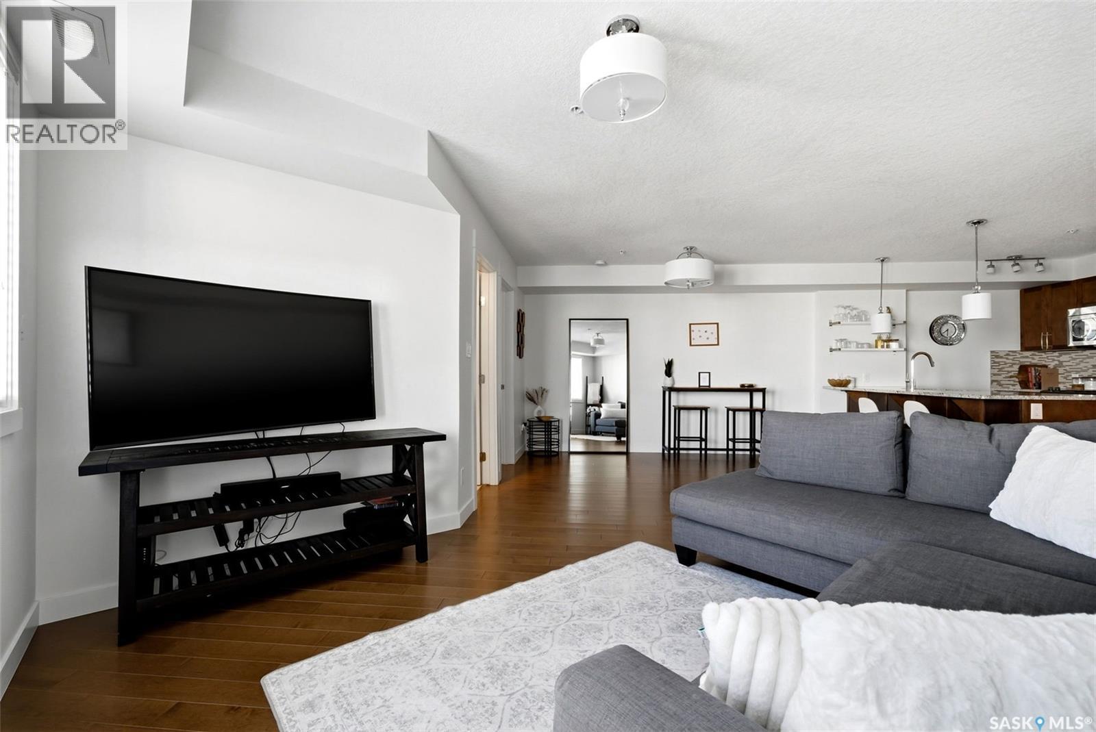 312 5301 Universal Crescent, Regina, SK - Indoor Photo Showing Living Room