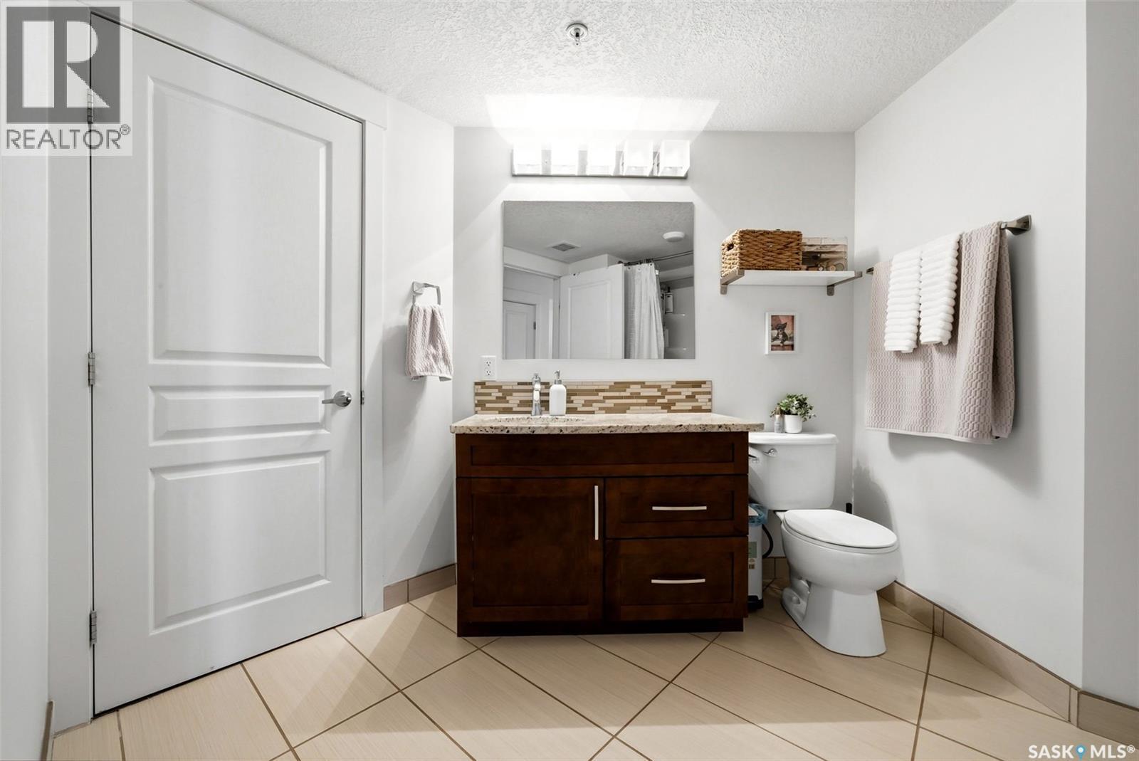 312 5301 Universal Crescent, Regina, SK - Indoor Photo Showing Bathroom