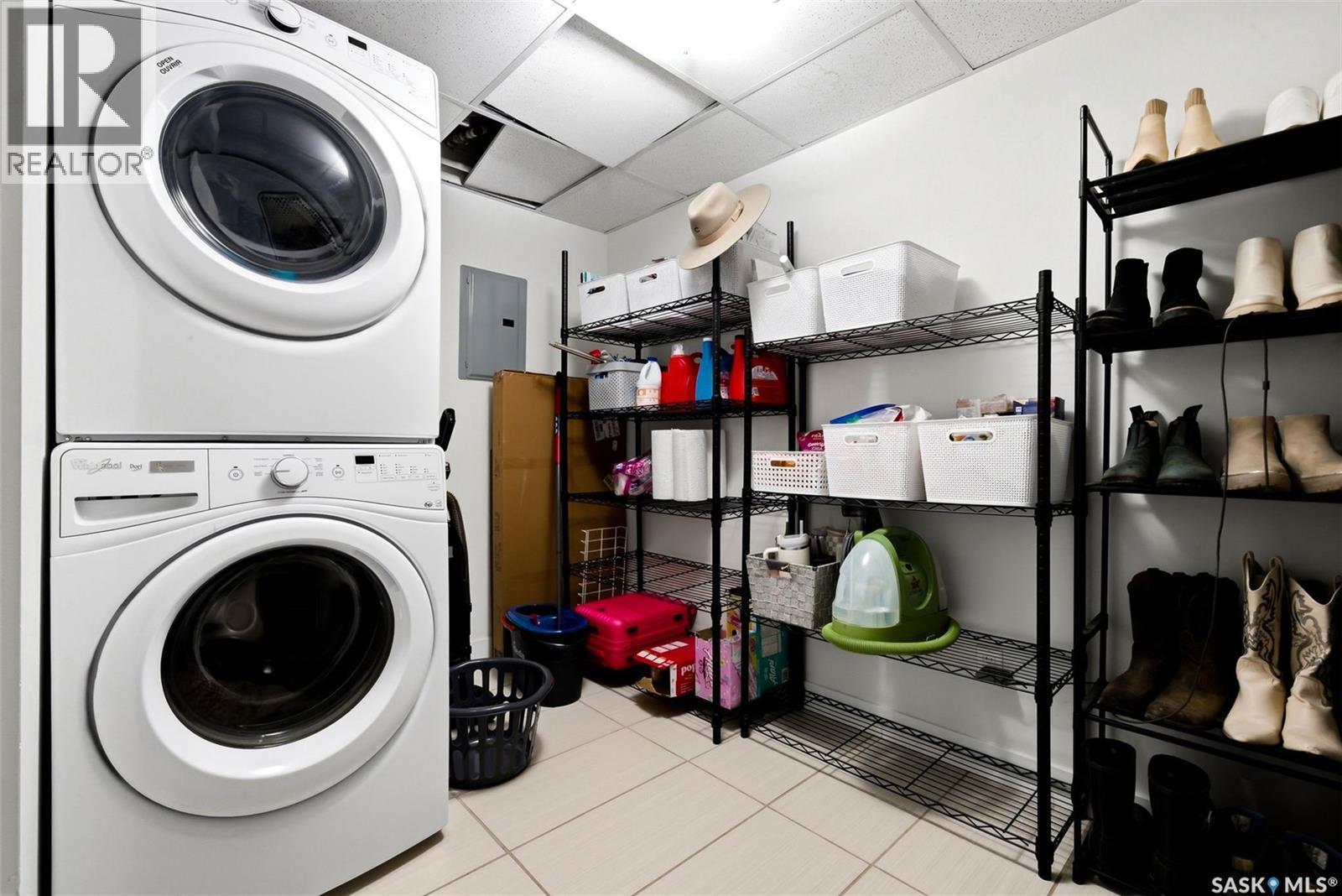 312 5301 Universal Crescent, Regina, SK - Indoor Photo Showing Laundry Room