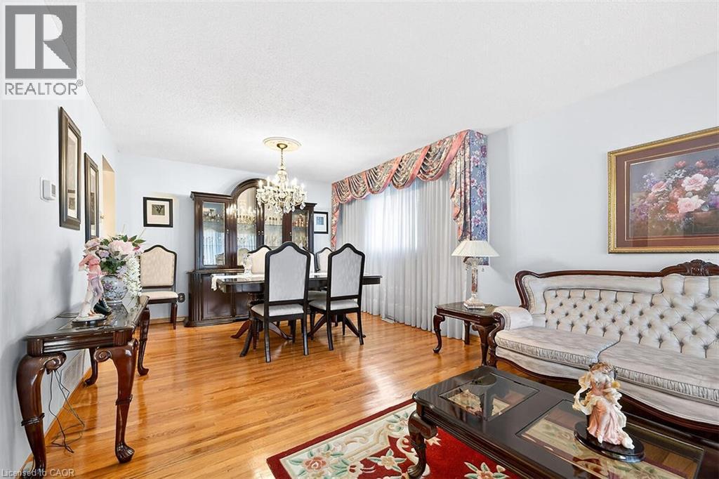 344 Enfield Road, Burlington, ON - Indoor Photo Showing Living Room