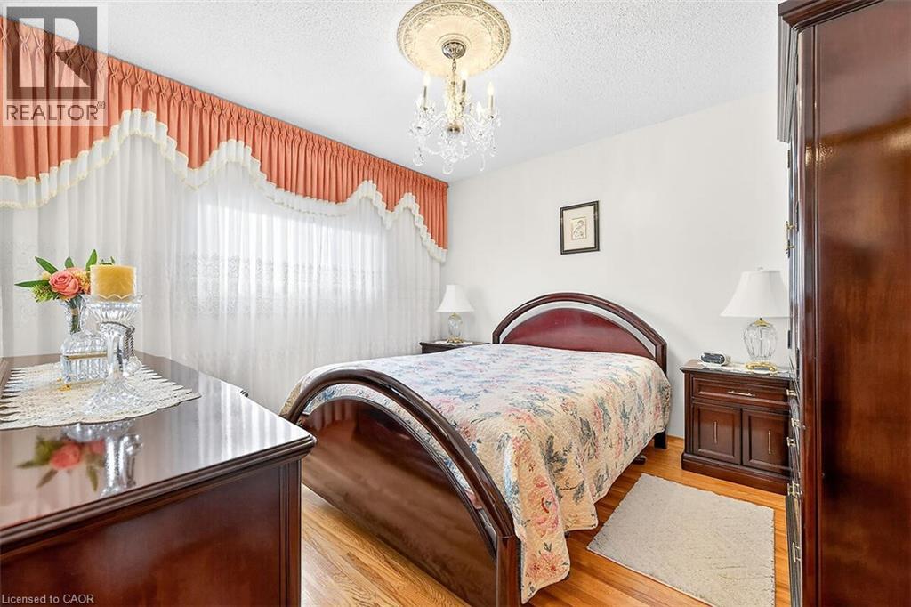 344 Enfield Road, Burlington, ON - Indoor Photo Showing Bedroom