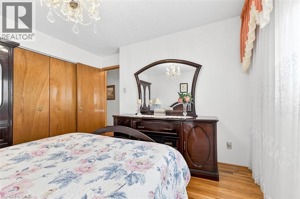 344 Enfield Road, Burlington, ON - Indoor Photo Showing Bedroom
