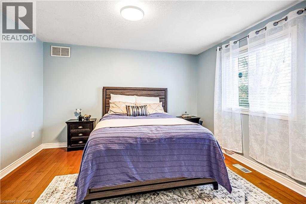 Bedroom featuring wood-type flooring and baseboards - 65 Thistlemoor Drive, Caledonia, ON - Indoor Photo Showing Bedroom