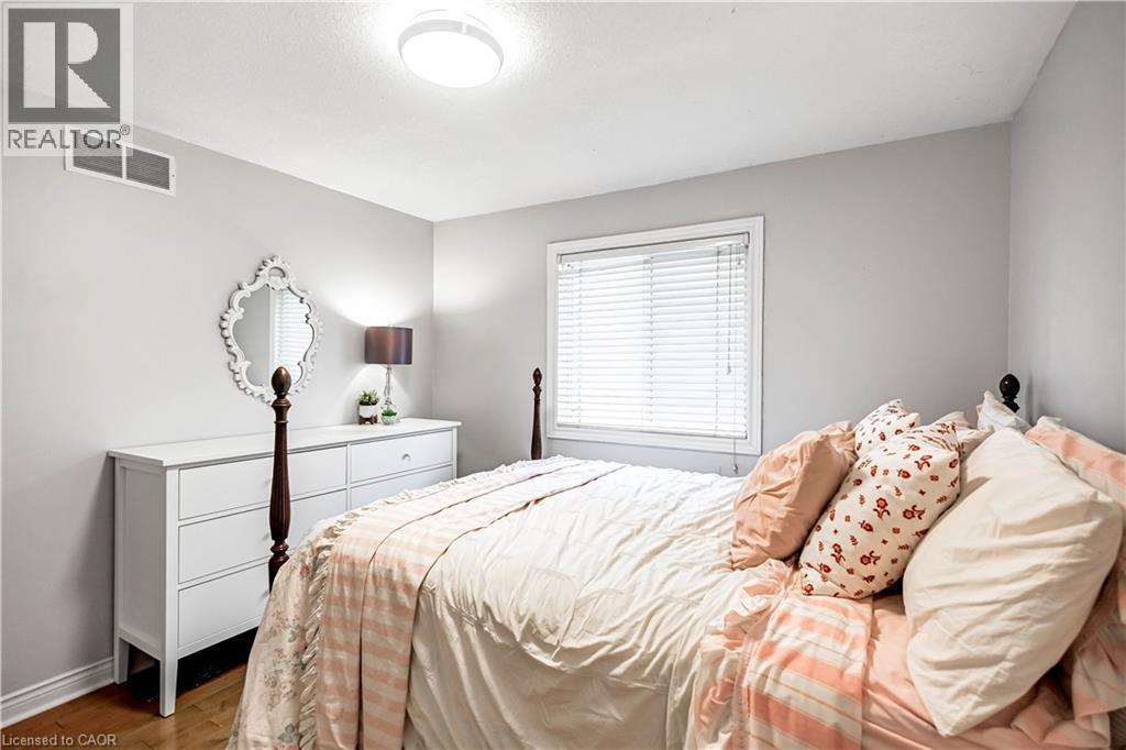 Bedroom with wood finished floors and baseboards - 65 Thistlemoor Drive, Caledonia, ON - Indoor Photo Showing Bedroom