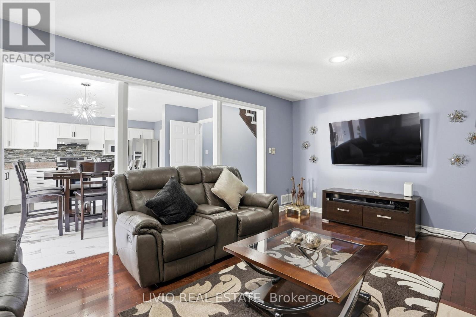 19 Konstantine Court, Hamilton, ON - Indoor Photo Showing Living Room
