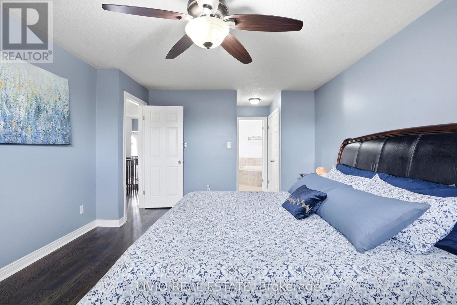 19 Konstantine Court, Hamilton, ON - Indoor Photo Showing Bedroom