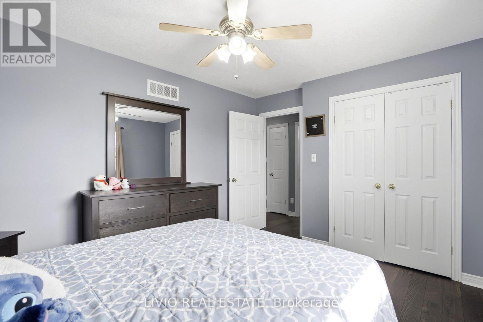 19 Konstantine Court, Hamilton, ON - Indoor Photo Showing Bedroom