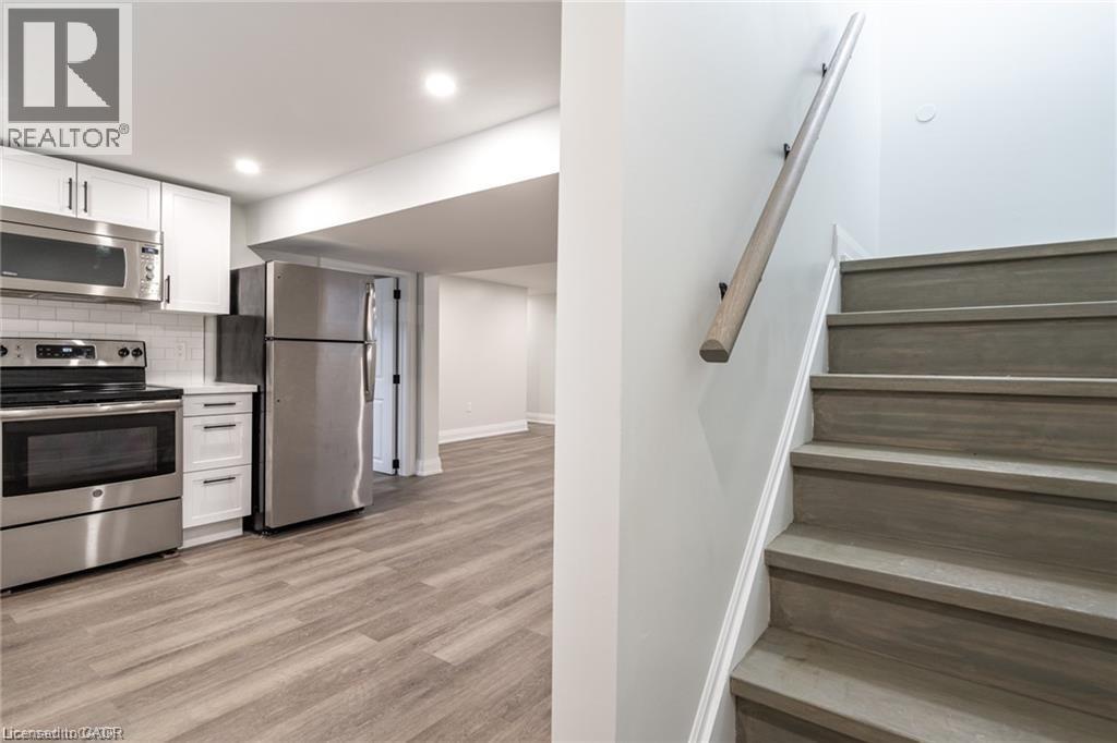 1141 Mohawk Road E, Hamilton, ON - Indoor Photo Showing Kitchen