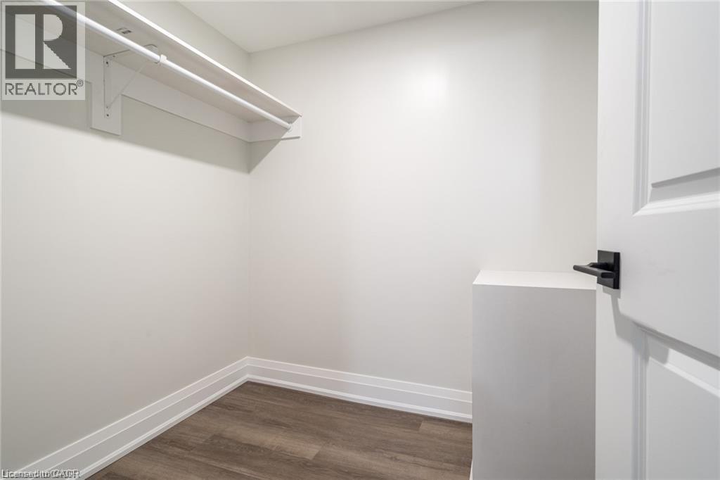 1141 Mohawk Road E, Hamilton, ON - Indoor