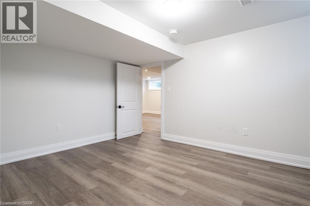 1141 Mohawk Road E, Hamilton, ON - Indoor Photo Showing Other Room