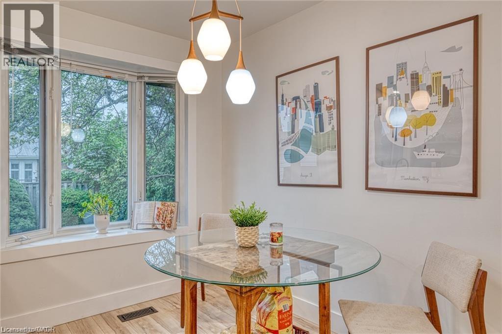 1141 Mohawk Road E, Hamilton, ON - Indoor Photo Showing Dining Room