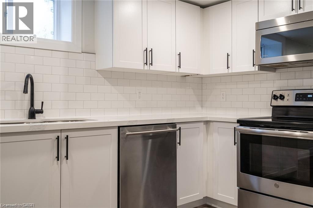 1141 Mohawk Road E, Hamilton, ON - Indoor Photo Showing Kitchen With Upgraded Kitchen