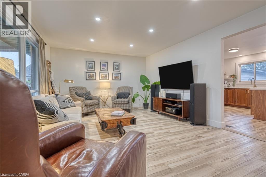 1141 Mohawk Road E, Hamilton, ON - Indoor