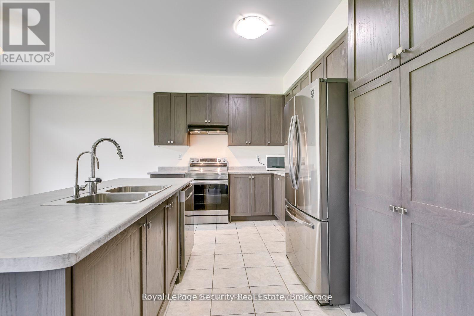 30 Witteveen Drive, Brantford, ON - Indoor Photo Showing Kitchen With Stainless Steel Kitchen With Double Sink