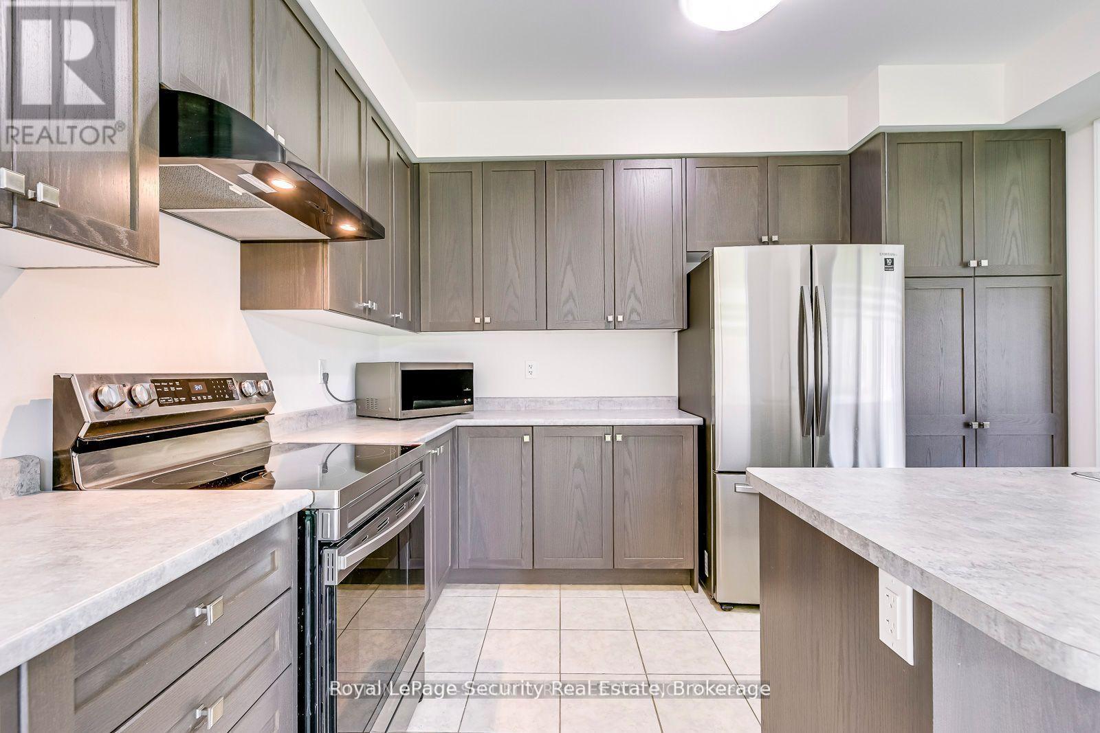 30 Witteveen Drive, Brantford, ON - Indoor Photo Showing Kitchen With Stainless Steel Kitchen