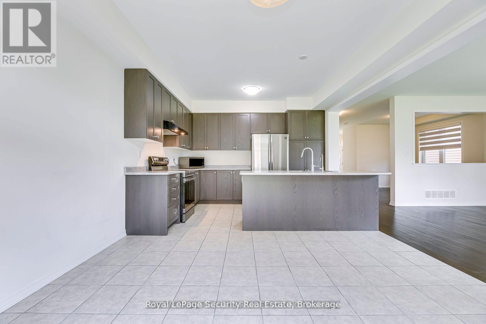 30 Witteveen Drive, Brantford, ON - Indoor Photo Showing Kitchen