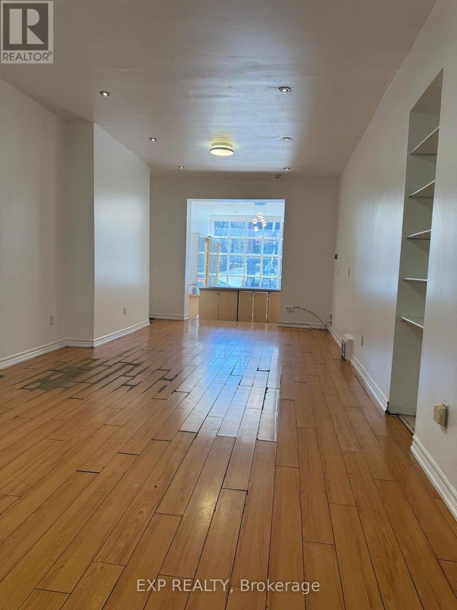 250 King Street W, Hamilton, ON