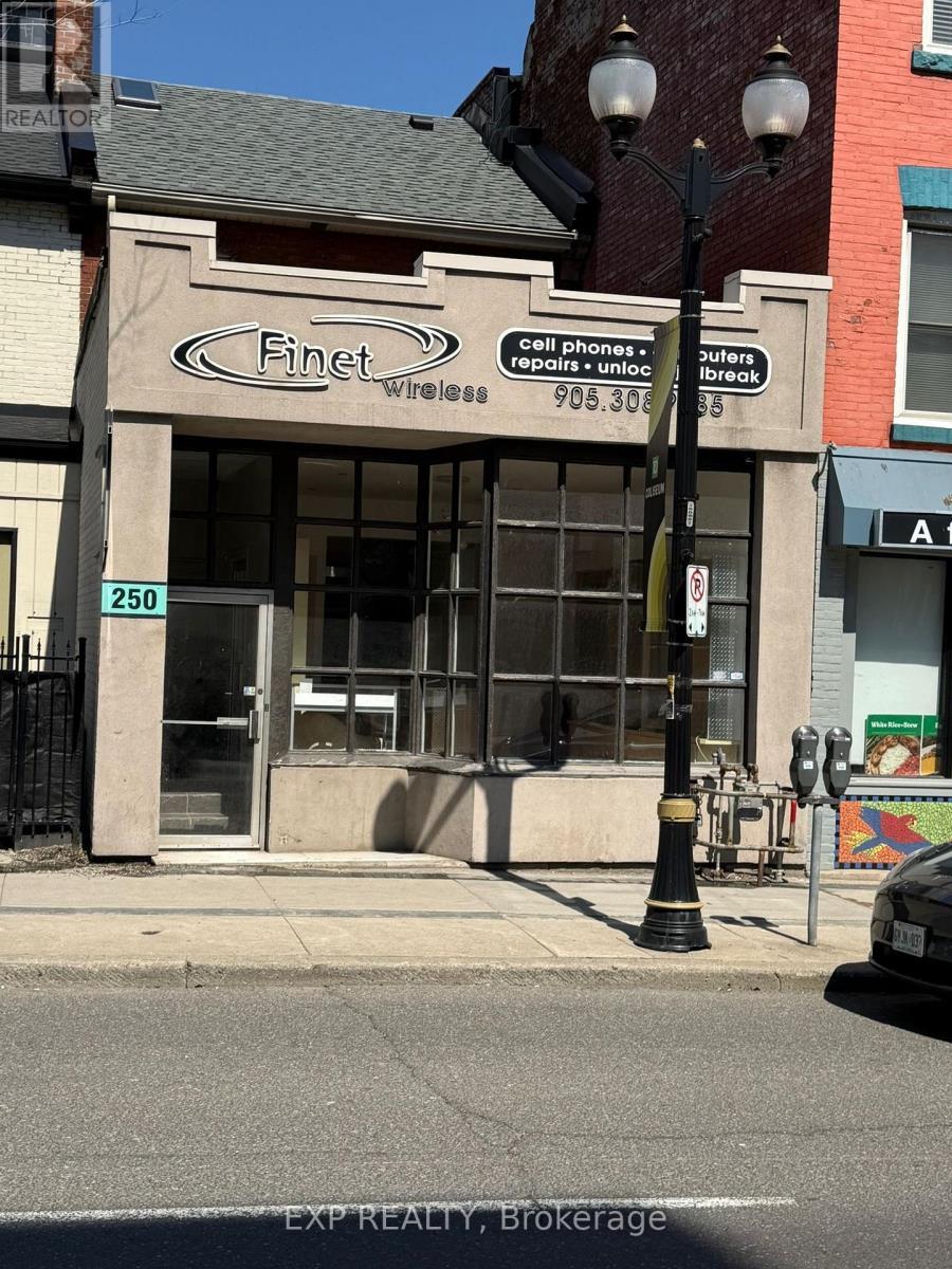 250 King Street W, Hamilton, ON