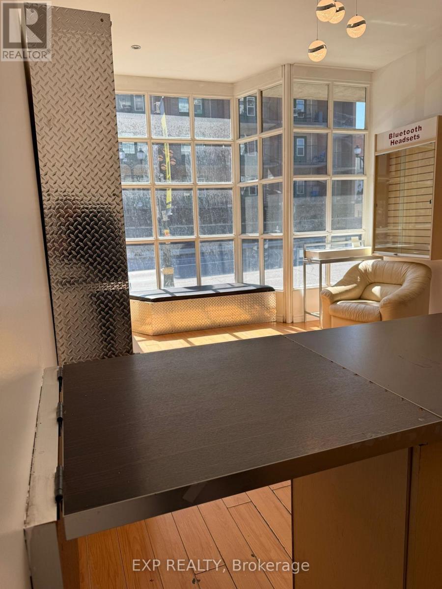 250 King Street W, Hamilton, ON