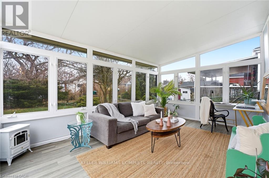 547 Cochrane Road, Hamilton, ON - Indoor Photo Showing Living Room