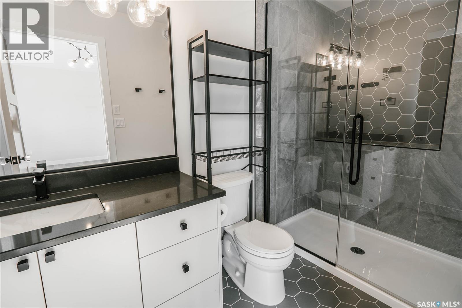 803 2Nd Street E, Saskatoon, SK - Indoor Photo Showing Bathroom