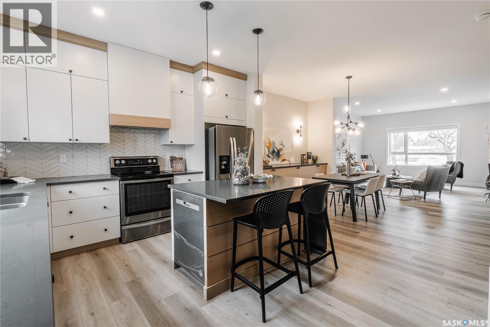 803B 2Nd Street E, Saskatoon, SK - Indoor Photo Showing Kitchen With Upgraded Kitchen
