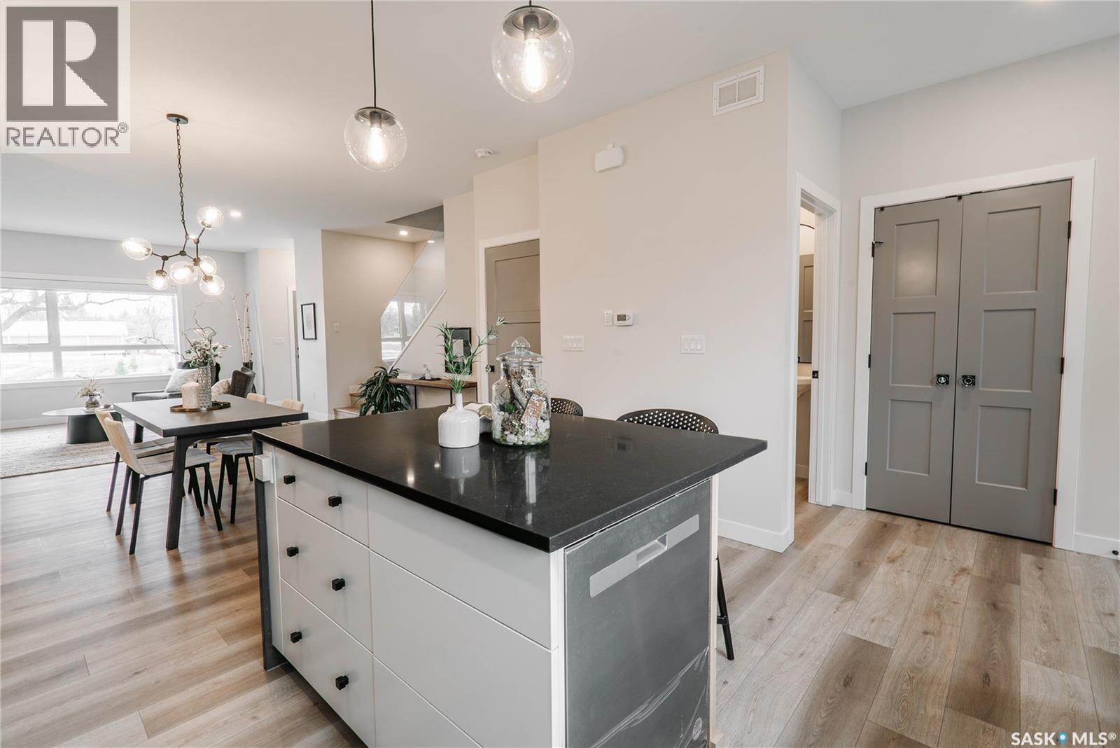 803B 2Nd Street E, Saskatoon, SK - Indoor