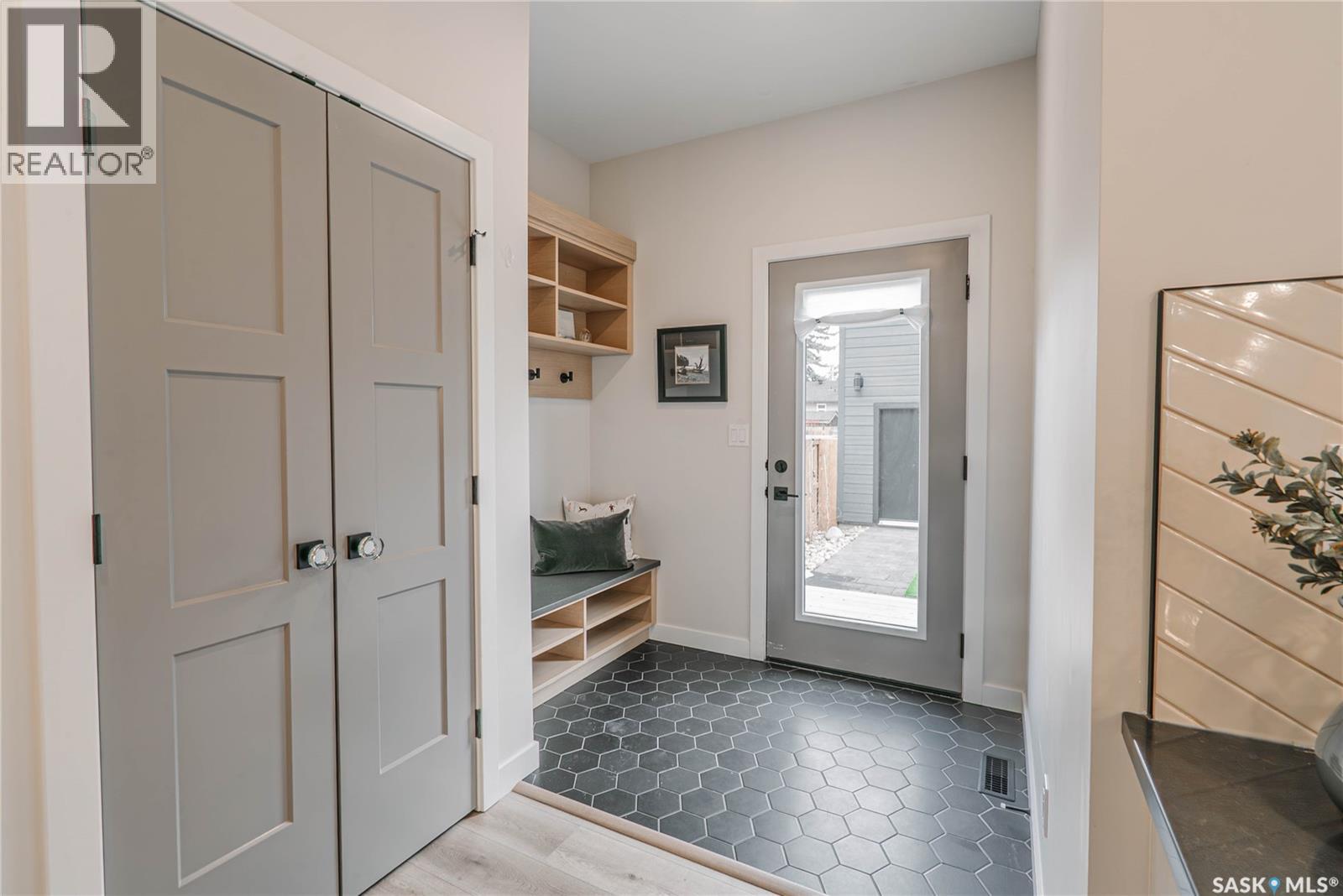 803B 2Nd Street E, Saskatoon, SK - Indoor Photo Showing Other Room