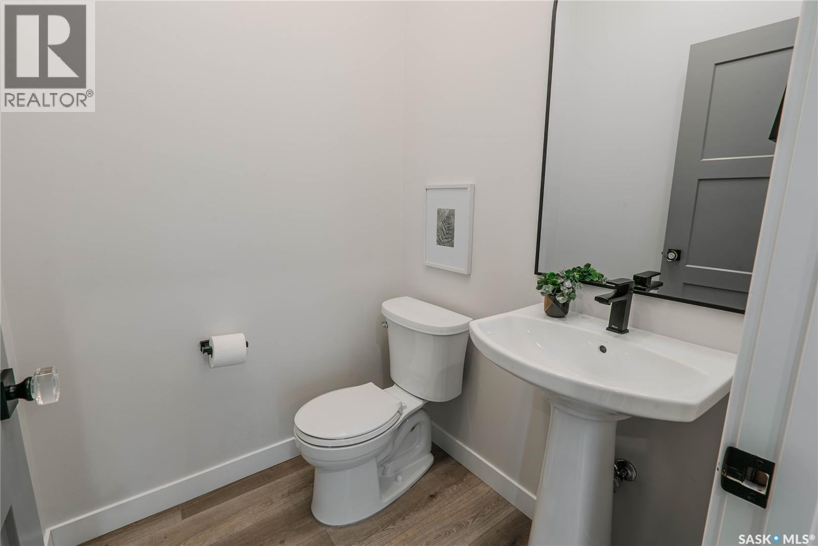803B 2Nd Street E, Saskatoon, SK - Indoor Photo Showing Bathroom