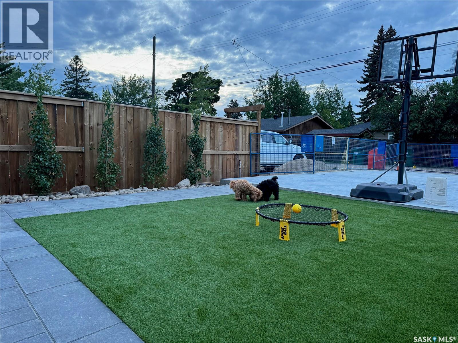 803B 2Nd Street E, Saskatoon, SK - Outdoor