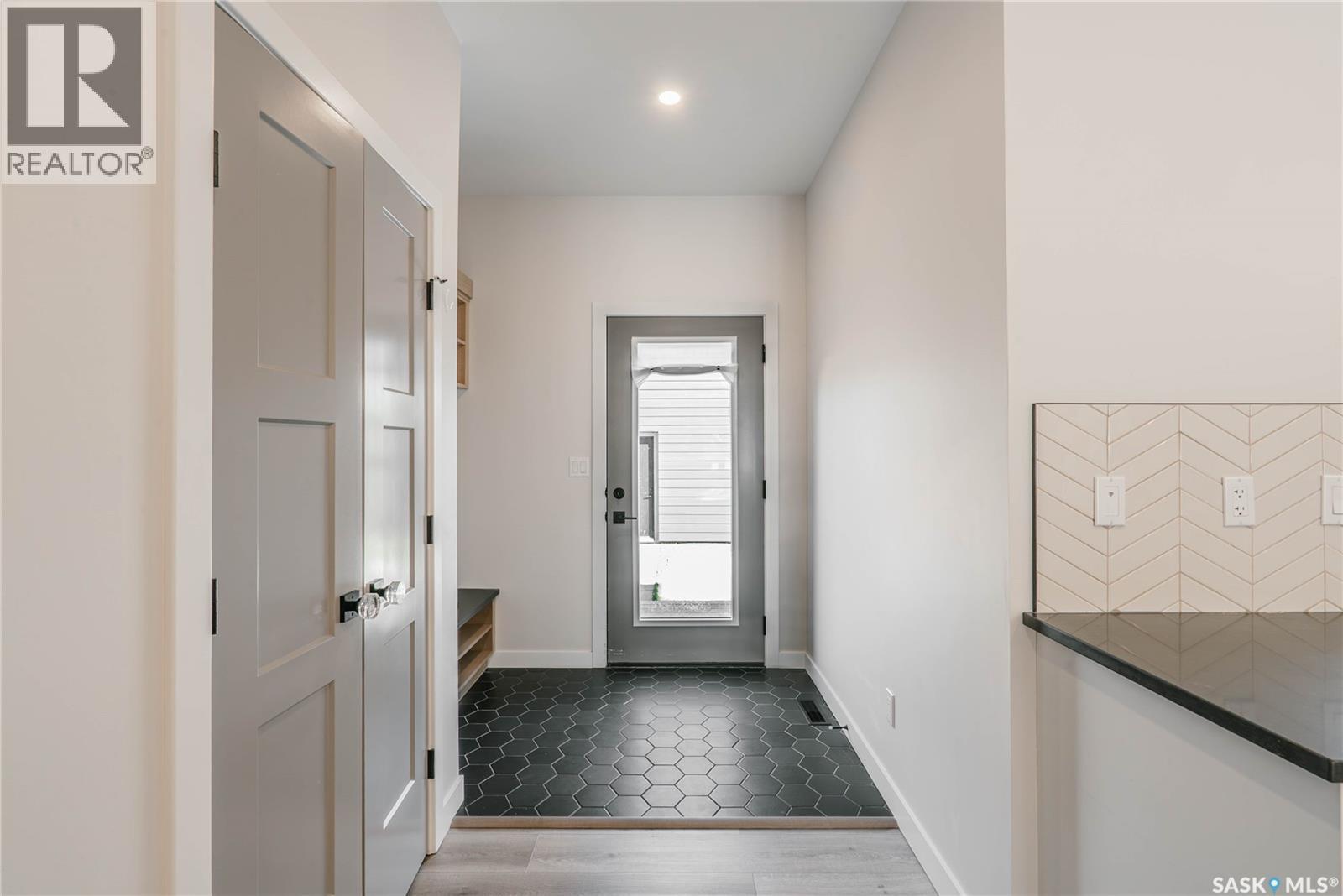 803 2Nd Street E, Saskatoon, SK - Indoor Photo Showing Other Room