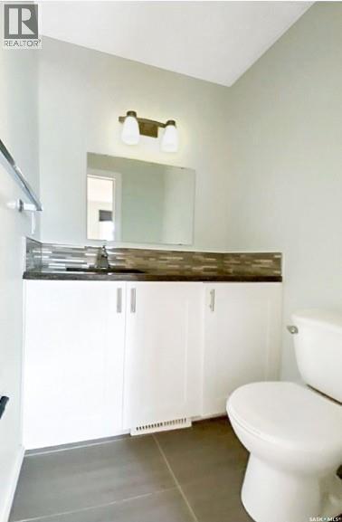 210 Clinton Place, Swift Current, SK - Indoor Photo Showing Bathroom