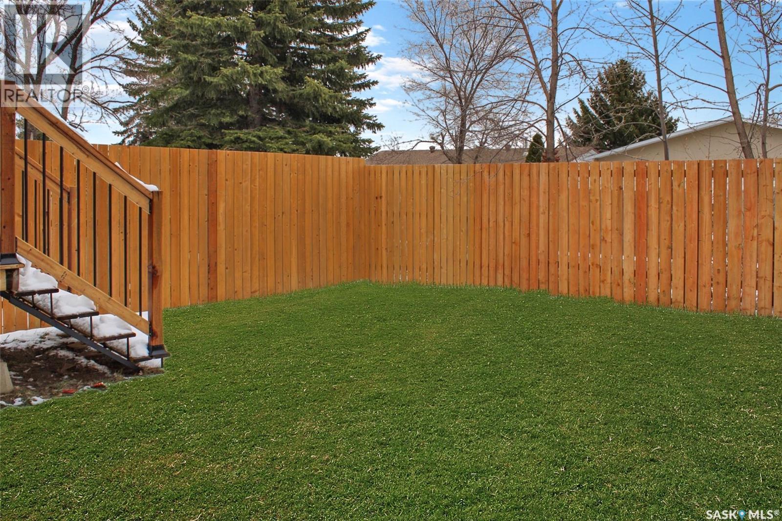 210 Clinton Place, Swift Current, SK - Outdoor