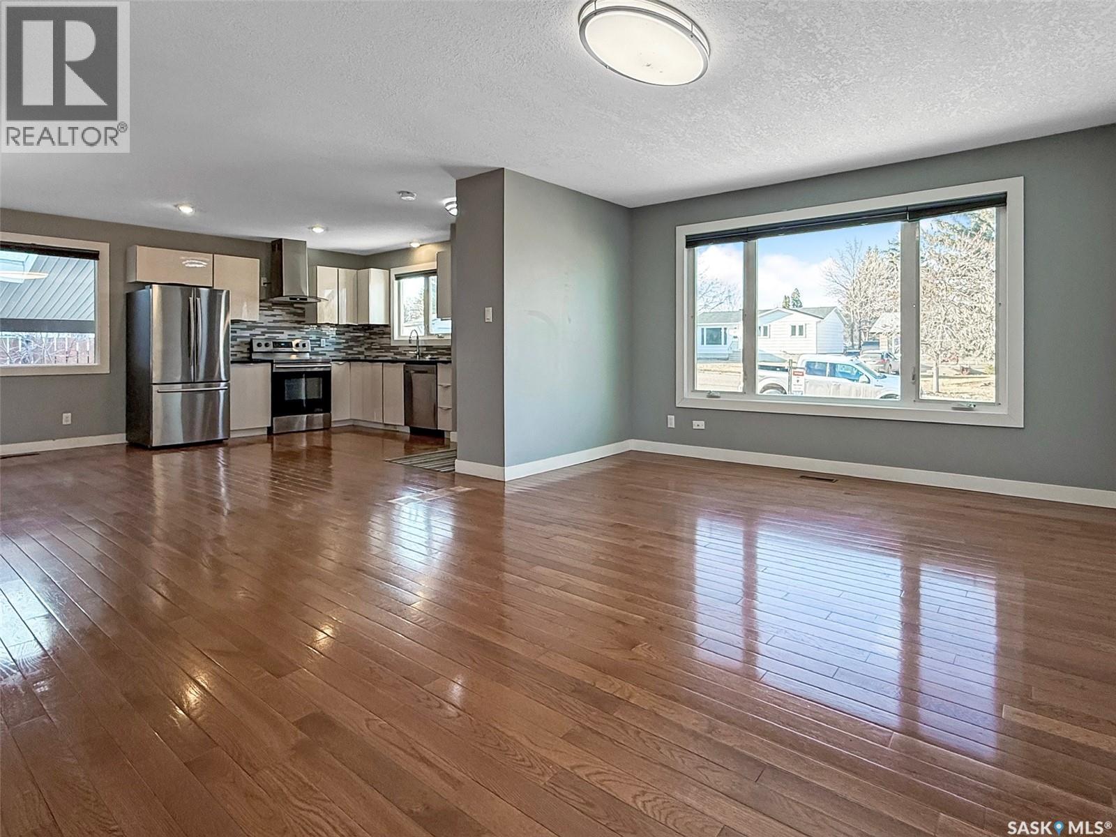 210 Clinton Place, Swift Current, SK - Indoor Photo Showing Kitchen