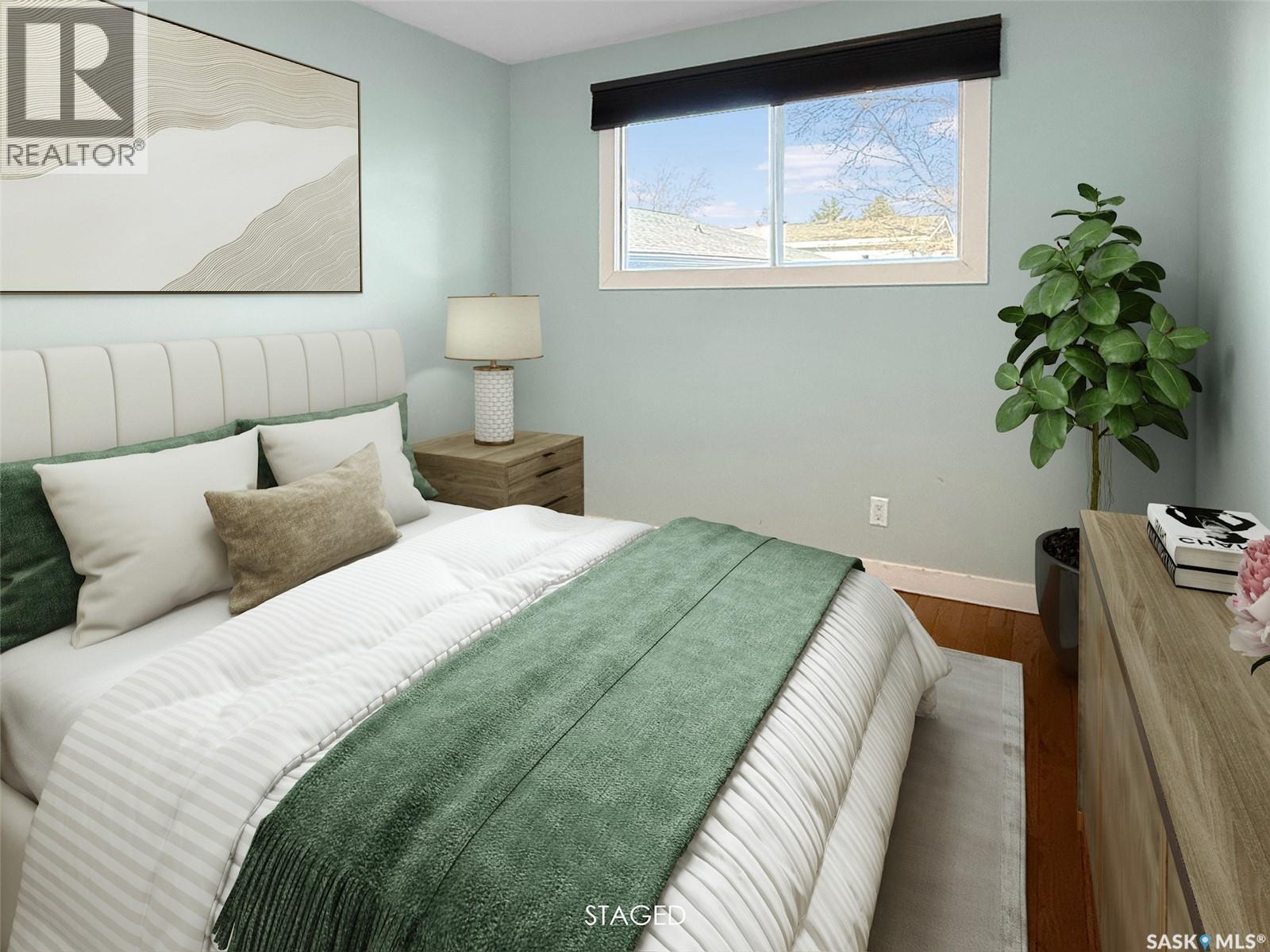 210 Clinton Place, Swift Current, SK - Indoor Photo Showing Bedroom