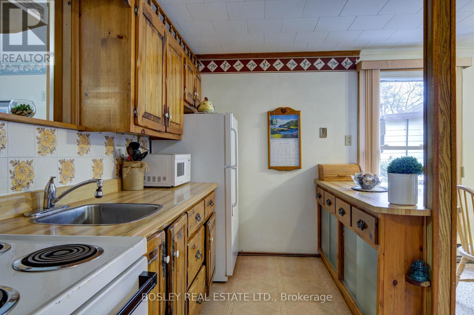 310 Tiny Beaches Road S, Tiny, ON - Indoor Photo Showing Kitchen